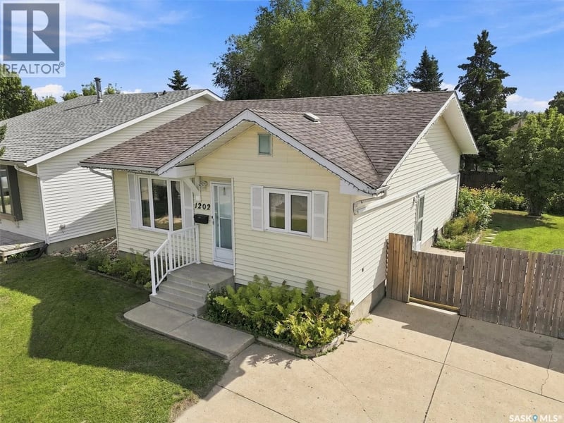 1202 McCormack ROAD, Saskatoon, Saskatchewan, S7M5L9, Saskatoon, Saskatchewan — photo 1 of 5