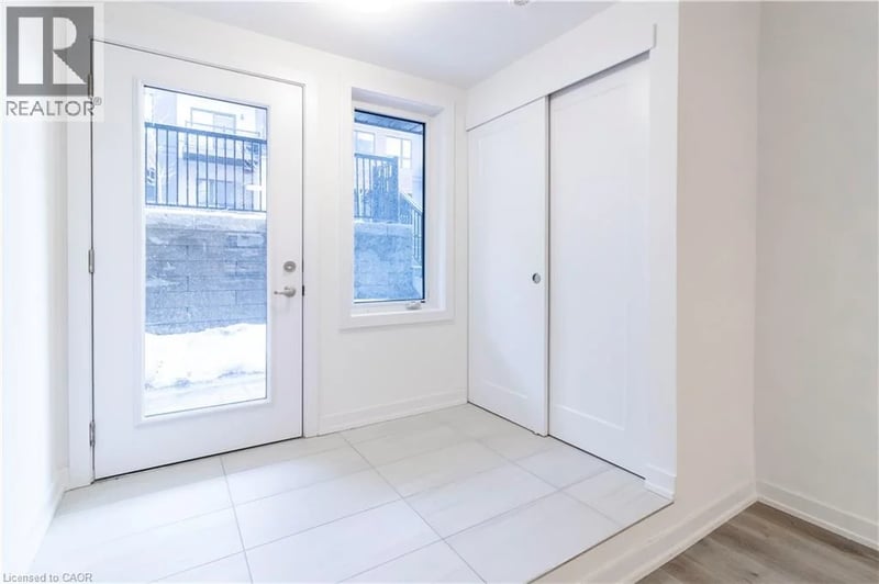 #M10 40 PALACE Street, Kitchener, Ontario, N2E0L2, Kitchener, Ontario — photo 1 of 5