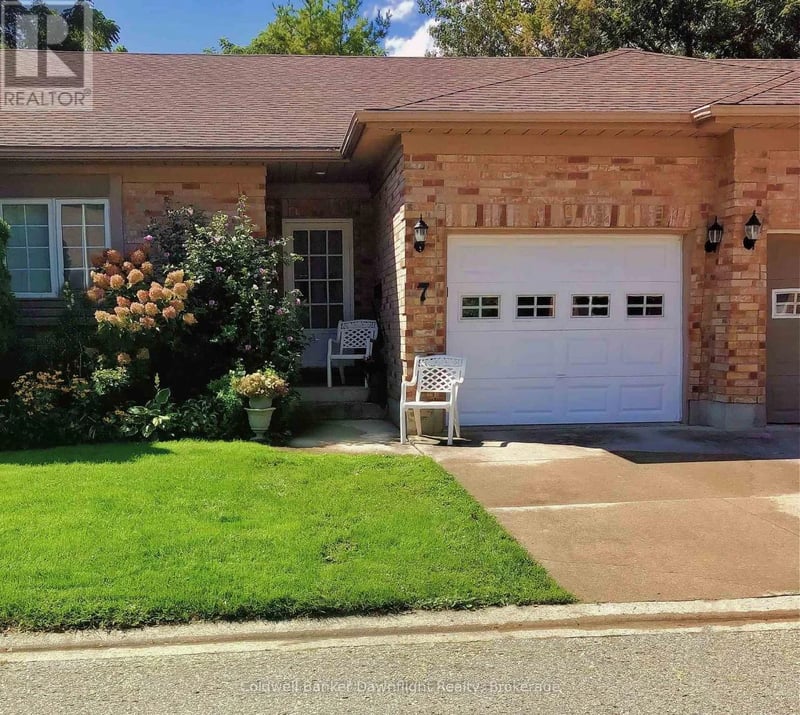 7 Brookside Place, South Huron (Exeter), Ontario, N0M1S2, South Huron (Exeter), Ontario — photo 1 of 5