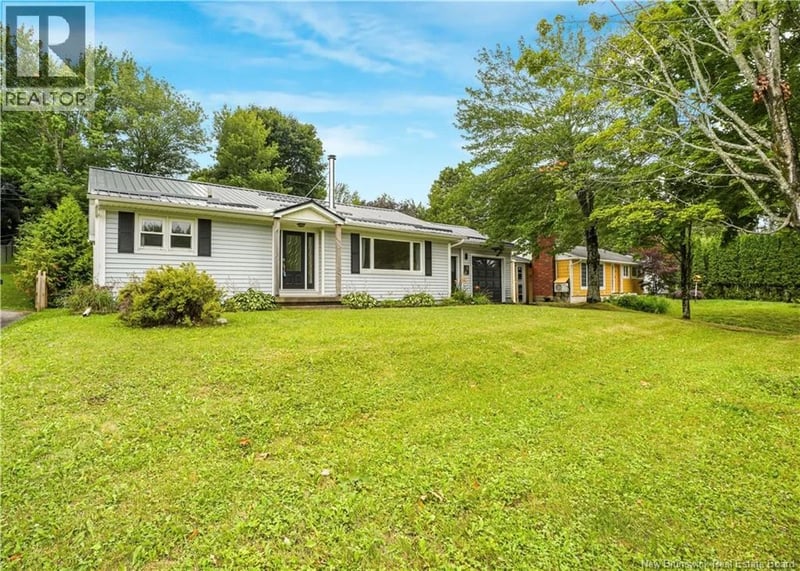22 Birchcroft Drive, Fredericton, New Brunswick, E3C1K7, Fredericton, New Brunswick — photo 1 of 5