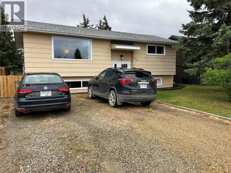 1017 120 Avenue, Dawson Creek, British Columbia, V1G3J8, Dawson Creek, British Columbia — photo 1 of 5
