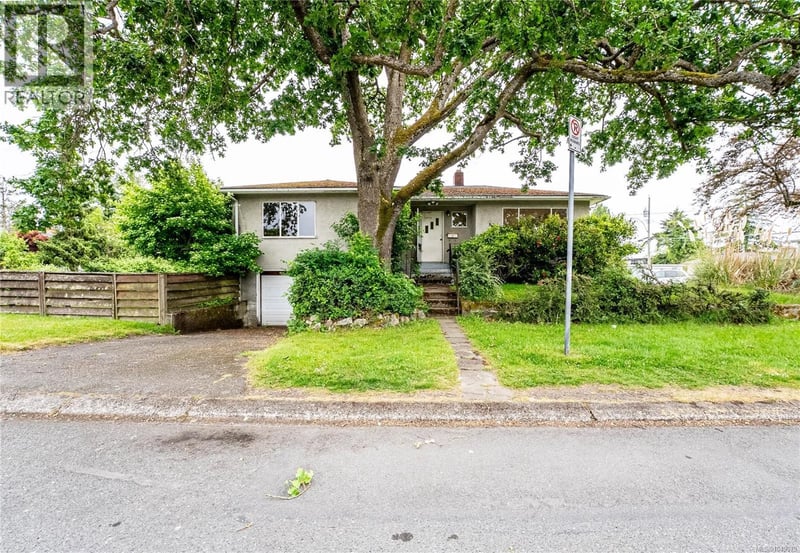 1673 North Dairy Road, Saanich, British Columbia, V8P1C5, Saanich, British Columbia — photo 1 of 5