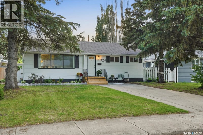 1706 Ewart AVENUE, Saskatoon, Saskatchewan, S7H2L2, Saskatoon, Saskatchewan — photo 1 of 5