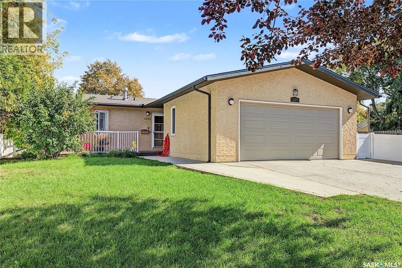 1227 2nd AVENUE NW, Moose Jaw, Saskatchewan, S6H3R6, Moose Jaw, Saskatchewan — photo 1 of 5