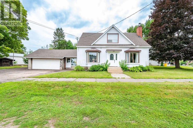734 Front Street, Pembroke, Ontario, K8A6J6, Pembroke, Ontario — photo 1 of 5