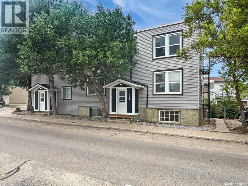 301 Cheadle STREET E, Swift Current, Saskatchewan, S9H1G5, Swift Current, Saskatchewan — photo 1 of 5