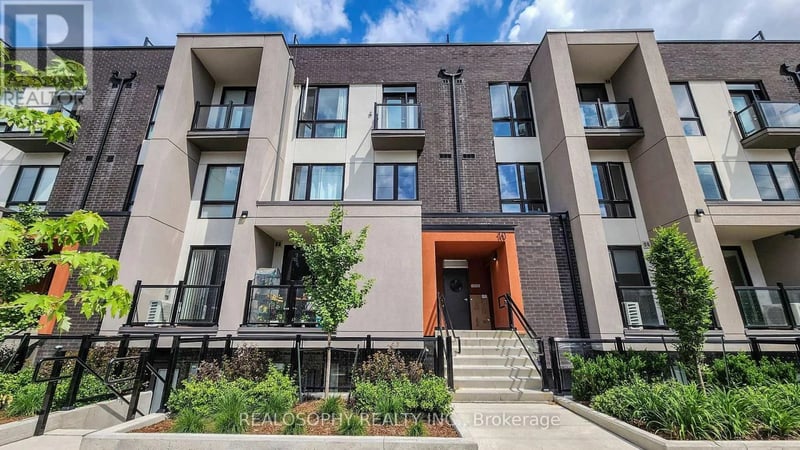 #8 10 Marquette Avenue, Toronto (Englemount-Lawrence), Ontario, M6A1X9, Toronto (Englemount-Lawrence), Ontario — photo 1 of 5