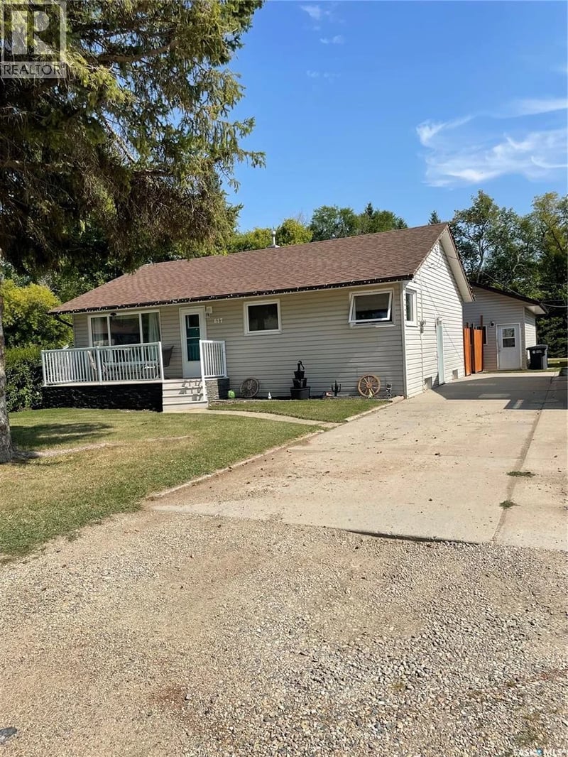 817 Cartier STREET, Whitewood, Saskatchewan, S0G5C0, Whitewood, Saskatchewan — photo 1 of 5