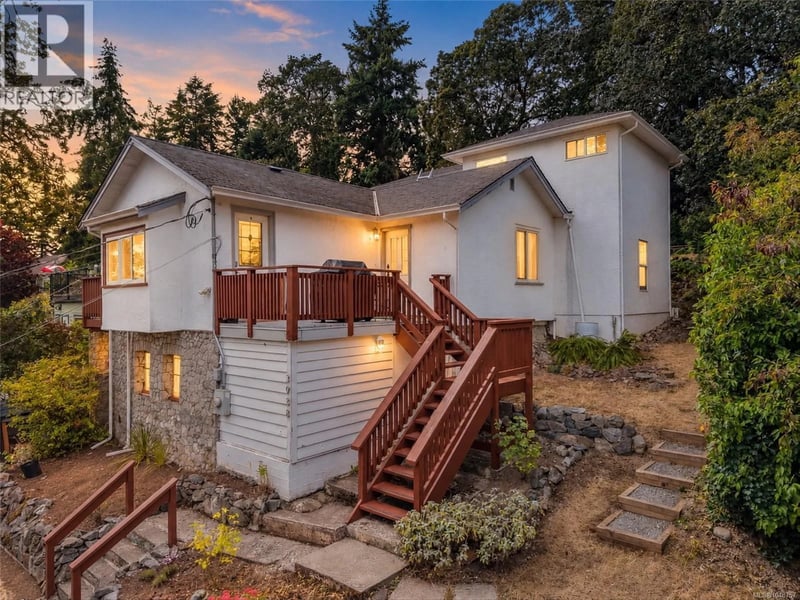 3938 Wilkinson Road, Saanich, British Columbia, V8Z5A2, Saanich, British Columbia — photo 1 of 5