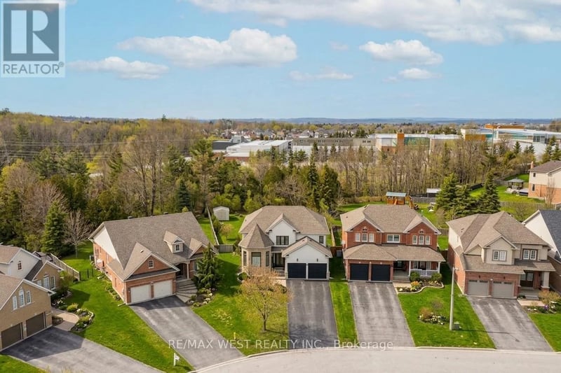 90 Birkhall Place, Barrie (Innis-Shore), Ontario, L4N0K2, Barrie (Innis-Shore), Ontario — photo 1 of 5
