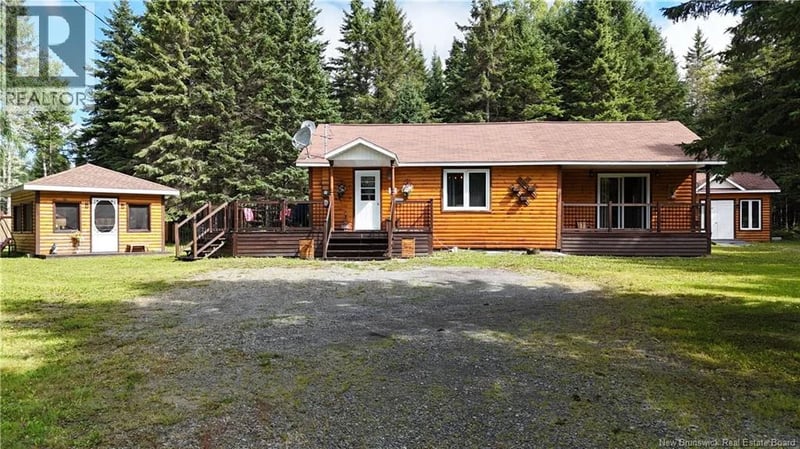 482 Valcourt Road, Saint-Quentin, New Brunswick, E8A2M2, Saint-Quentin, New Brunswick — photo 1 of 5