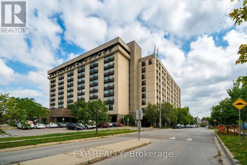 #312 2737 Keele Street, Toronto (Downsview-Roding-CFB), Ontario, M3M2E9, Toronto (Downsview-Roding-CFB), Ontario — photo 1 of 5