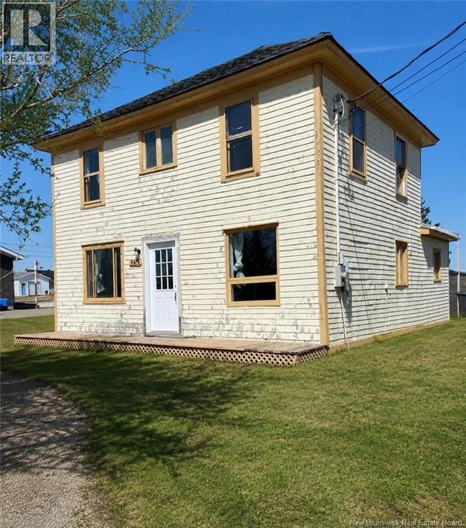 385 St-Pierre E, Caraquet, New Brunswick, E1W1B4, Caraquet, New Brunswick — photo 1 of 5