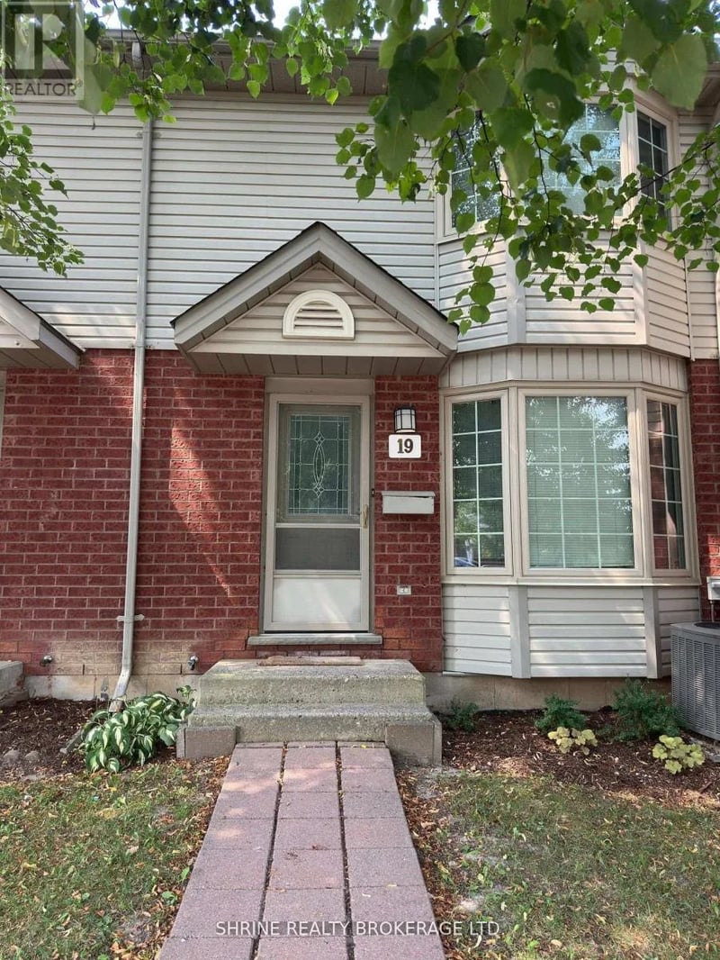 #19 70 Chapman Court, London North (North I), Ontario, N6G4Z4, London North (North I), Ontario — photo 1 of 5
