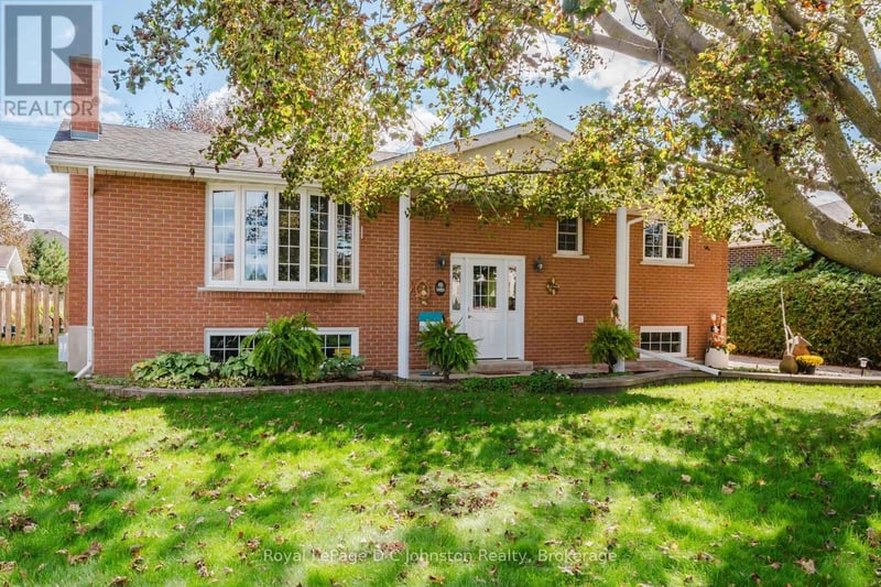 929 Wellington Street, Saugeen Shores, Ontario, N0H2C3, Saugeen Shores, Ontario — photo 1 of 5