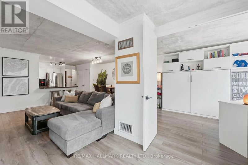#705 600 Queens Quay West, Toronto (Waterfront Communities), Ontario, M5V3M3, Toronto (Waterfront Communities), Ontario — photo 1 of 5