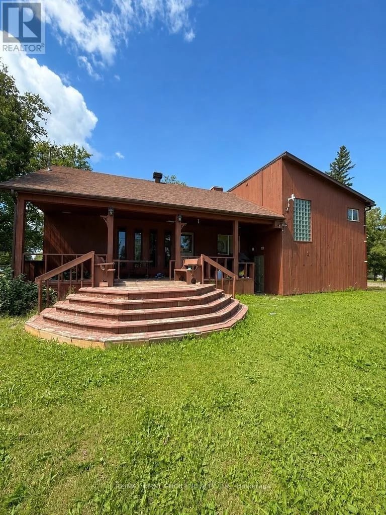 109-111 Hillcrest Road, Greenstone (TB-96), Ontario, P0T2A0, Greenstone (TB-96), Ontario — photo 1 of 5