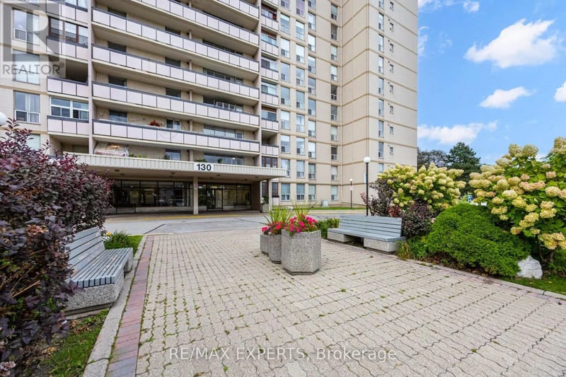 #1104 130 Neptune Drive, Toronto (Englemount-Lawrence), Ontario, M6A1X5, Toronto (Englemount-Lawrence), Ontario — photo 1 of 5
