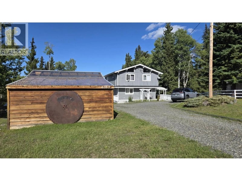 6353 WOLFE Road, 100 Mile House, British Columbia, V0K2E3, 100 Mile House, British Columbia — photo 1 of 5