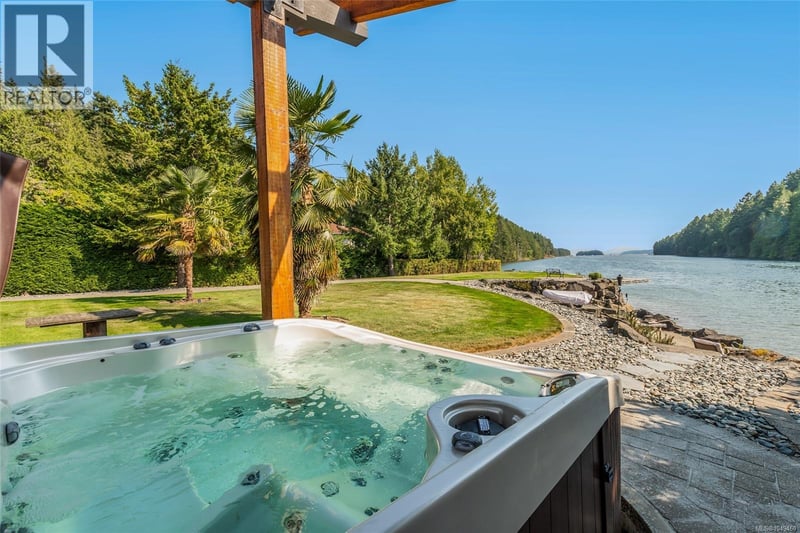 4718/4720 Shell Beach Road, Ladysmith, British Columbia, V9G1L7, Ladysmith, British Columbia — photo 1 of 5
