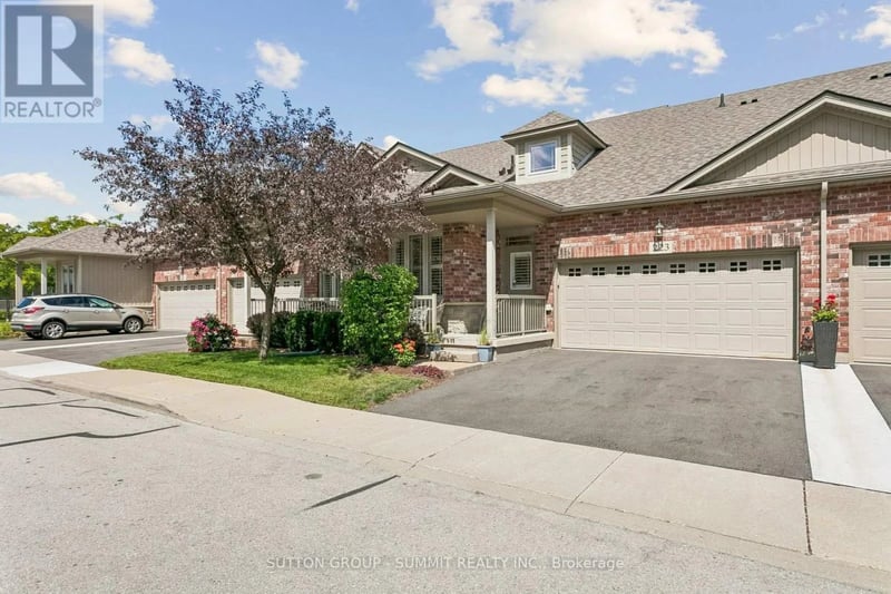 #223 2120 Itabashi Way, Burlington (Tansley), Ontario, L7M0V3, Burlington (Tansley), Ontario — photo 1 of 5