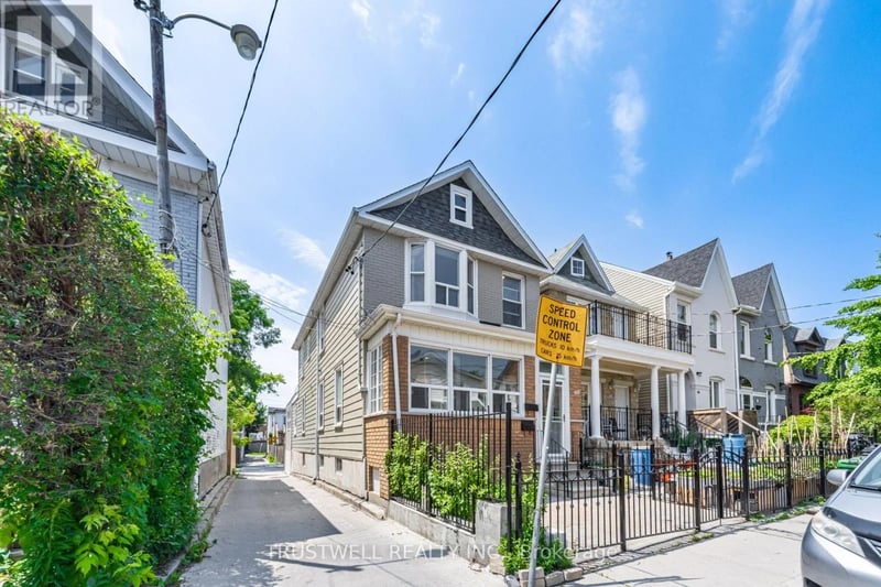#C 90 Galt Avenue, Toronto (South Riverdale), Ontario, M4M2Z3, Toronto (South Riverdale), Ontario — photo 1 of 5