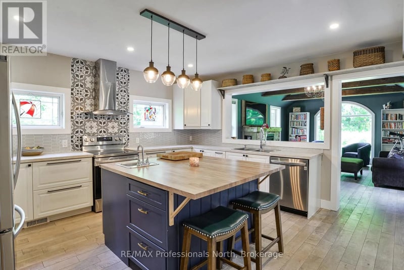 325 McPherson Street, Gravenhurst (Muskoka (S)), Ontario, P1P0E8, Gravenhurst (Muskoka (S)), Ontario — photo 1 of 5