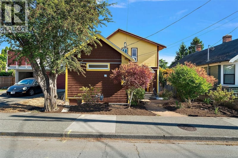 149 St. Lawrence Street, Victoria, British Columbia, V8V1X9, Victoria, British Columbia — photo 1 of 5