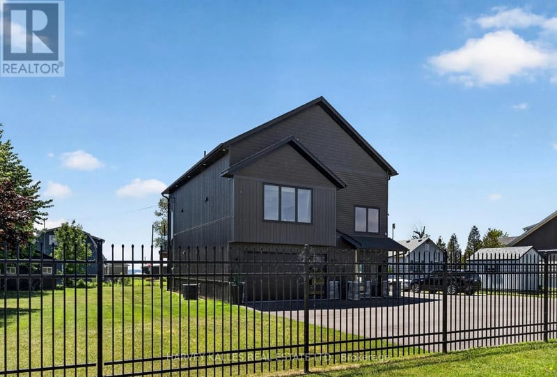 3184 Lakeshore Road, Haldimand (Dunnville), Ontario, N1A2W8, Haldimand (Dunnville), Ontario — photo 1 of 5