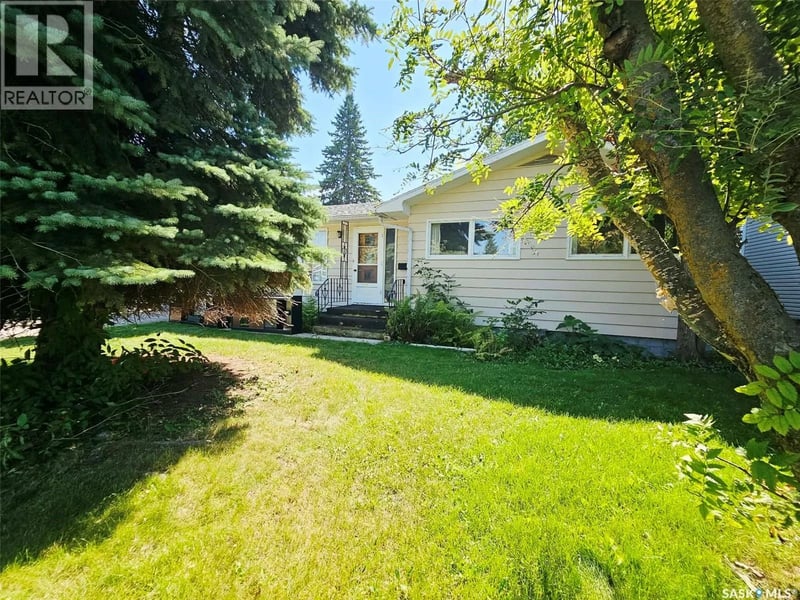 123 Riedel AVENUE W, Langenburg, Saskatchewan, S0A2A0, Langenburg, Saskatchewan — photo 1 of 5