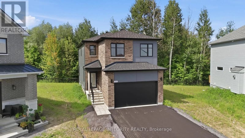 14 Academie Street, Russell, Ontario, K0A1W0, Russell, Ontario — photo 1 of 5