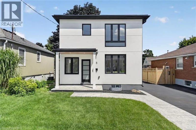 325 QUEENSDALE Avenue East, Hamilton, Ontario, L9A1L5, Hamilton, Ontario — photo 1 of 5