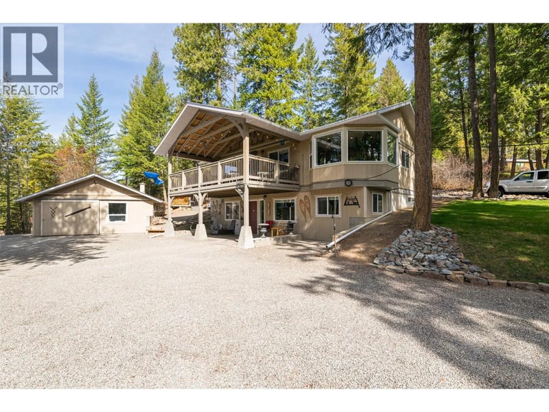 1988 Porthill Road, Creston, British Columbia, V0B1G2, Creston, British Columbia — photo 1 of 5