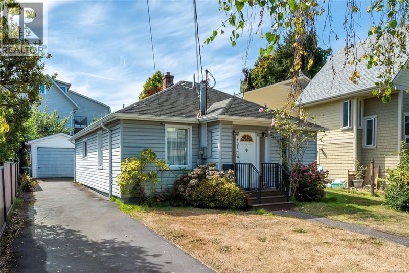 131 Michigan Street, Victoria, British Columbia, V8V1R2, Victoria, British Columbia — photo 1 of 5