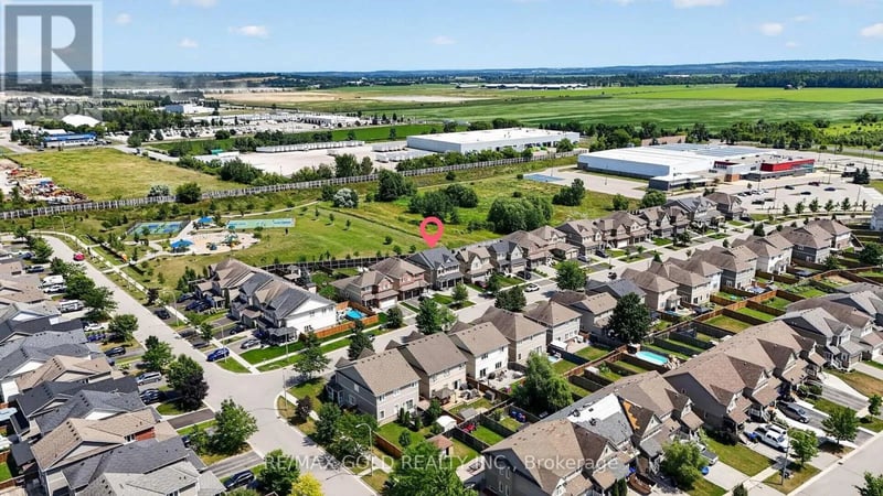 11 Jones Street, New Tecumseth (Alliston), Ontario, L9R0C1, New Tecumseth (Alliston), Ontario — photo 1 of 5