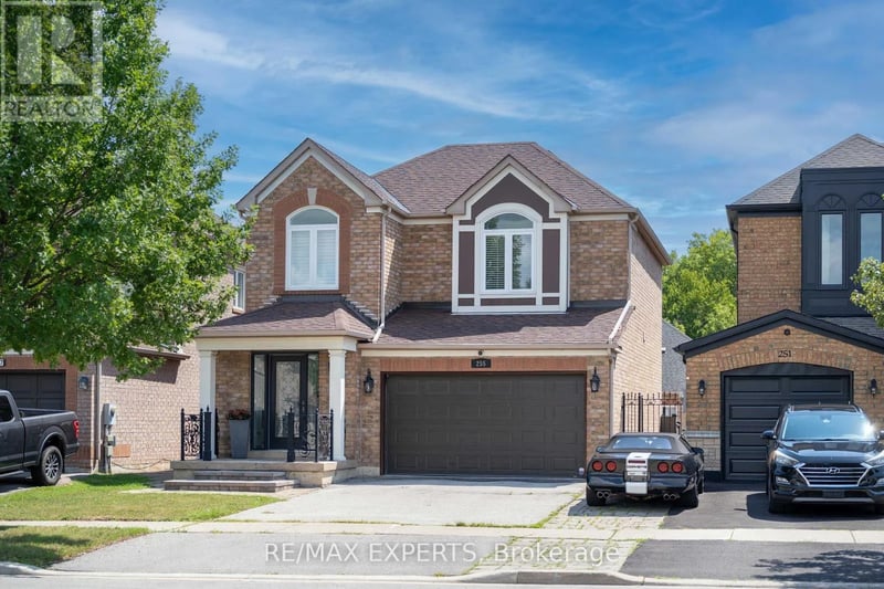 255 Matthew Drive, Vaughan (East Woodbridge), Ontario, L4L9B4, Vaughan (East Woodbridge), Ontario — photo 1 of 5