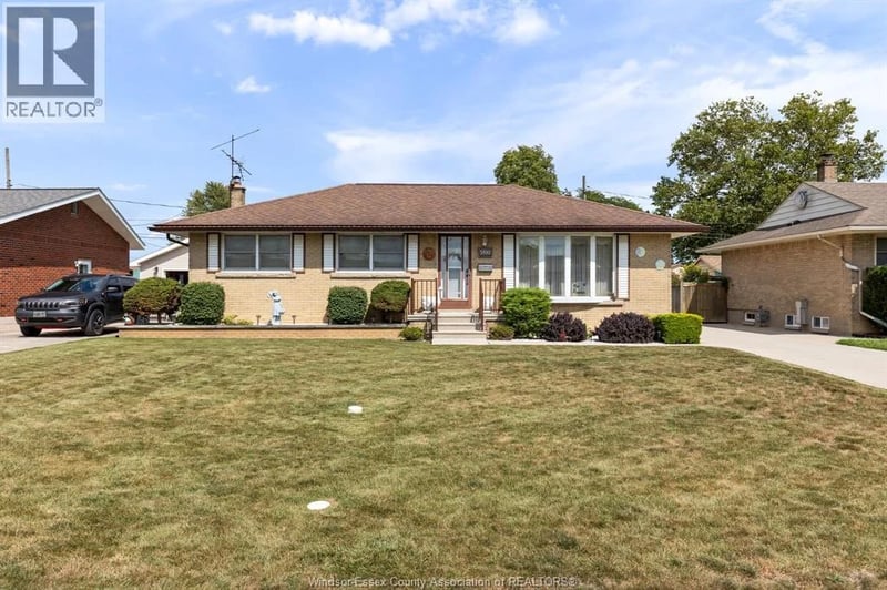 3890 AVON, Windsor, Ontario, N9G2E3, Windsor, Ontario — photo 1 of 5