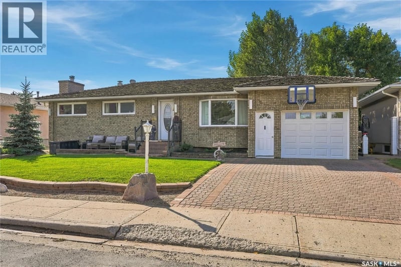 1015 Simcoe STREET, Moose Jaw, Saskatchewan, S6H3J3, Moose Jaw, Saskatchewan — photo 1 of 5