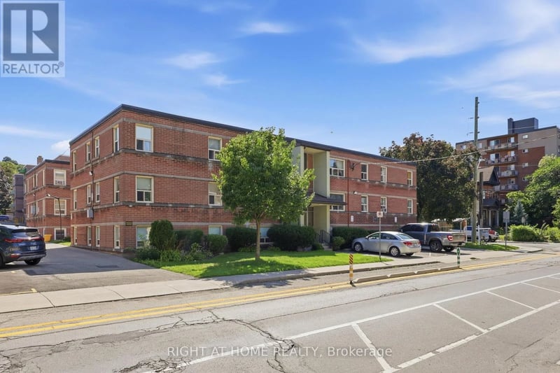 #11 223 MacNab Street South, Hamilton (Durand), Ontario, L8P3C9, Hamilton (Durand), Ontario — photo 1 of 5