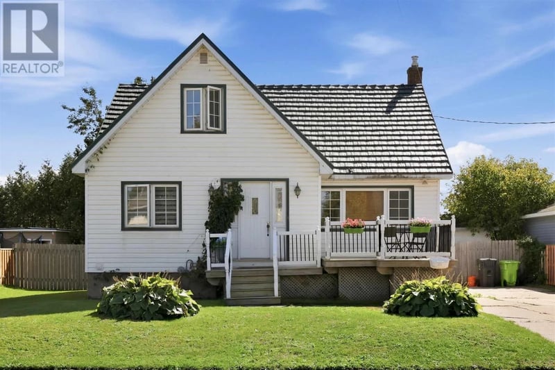 33 Raymond ST, Sault Ste. Marie, Ontario, P6C2E5, Sault Ste. Marie, Ontario — photo 1 of 5