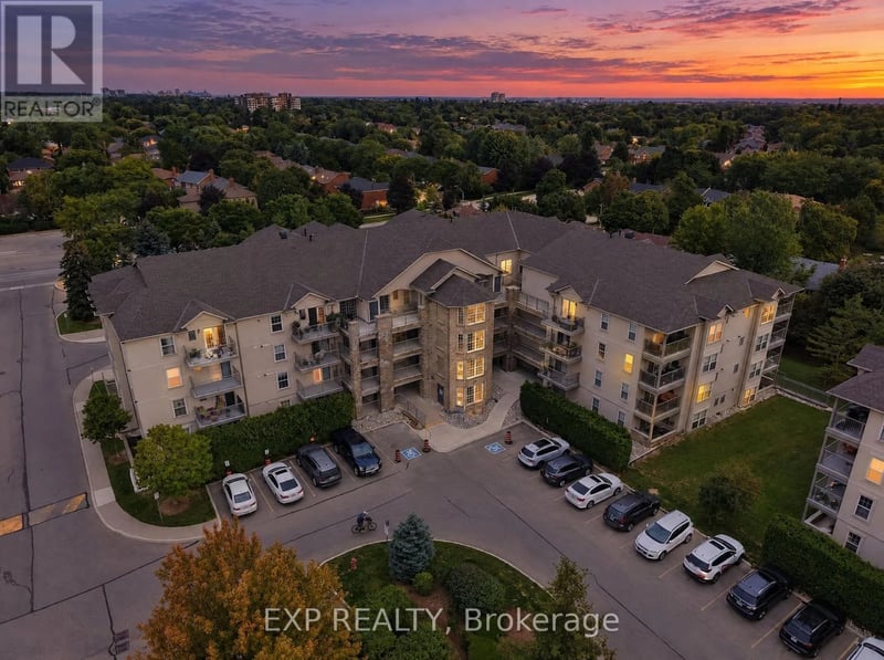 #206 1440 Bishops Gate, Oakville (GA Glen Abbey), Ontario, L6M4M9, Oakville (GA Glen Abbey), Ontario — photo 1 of 5