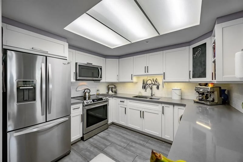 #1503 13353 108 Avenue, Surrey, British Columbia, V3T5T5, Surrey, British Columbia — photo 1 of 5