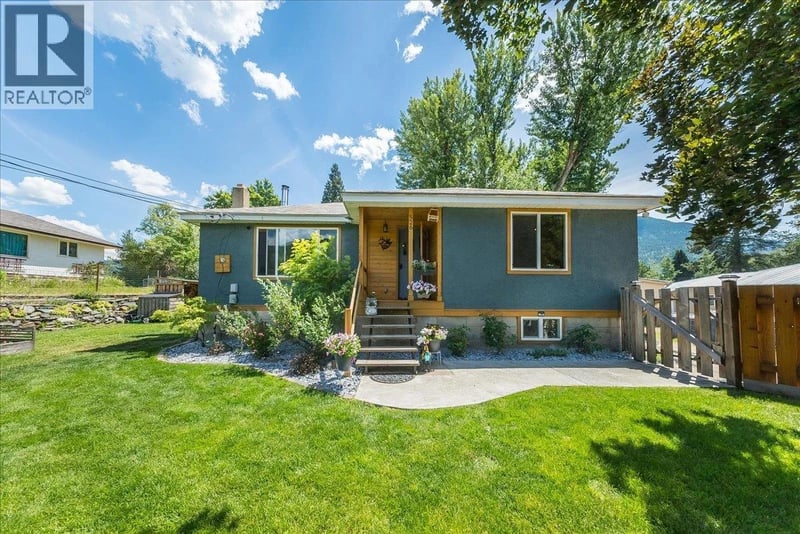 526 12TH Avenue, Genelle, British Columbia, V0G1G0, Genelle, British Columbia — photo 1 of 5