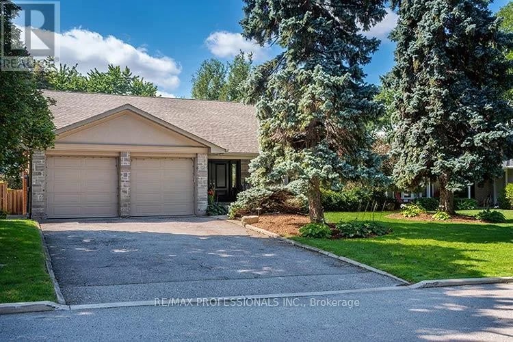 7 Treeline Court, Toronto (Markland Wood), Ontario, M9C1K7, Toronto (Markland Wood), Ontario — photo 1 of 5