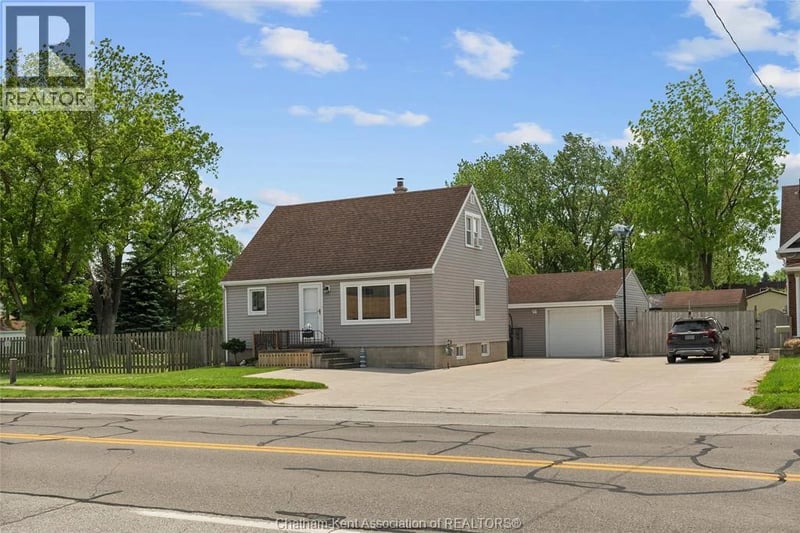 64 Park Avenue East, Chatham, Ontario, N7M3V4, Chatham, Ontario — photo 1 of 5