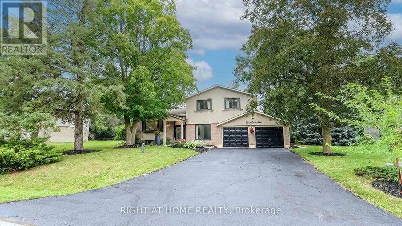 8 Sunset Street, East Gwillimbury (Holland Landing), Ontario, L9N1H4, East Gwillimbury (Holland Landing), Ontario — photo 1 of 5