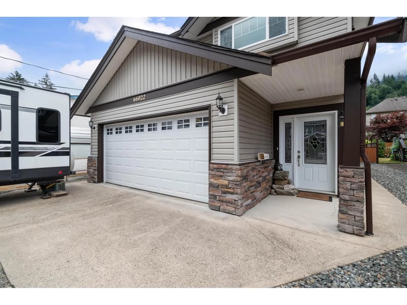 66022 PARK Avenue, Hope, British Columbia, V0X1L1, Hope, British Columbia — photo 1 of 5
