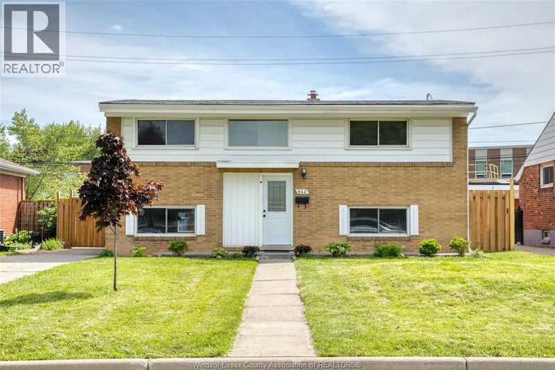 962 WATSON, Windsor, Ontario, N8S3T2, Windsor, Ontario — photo 1 of 5