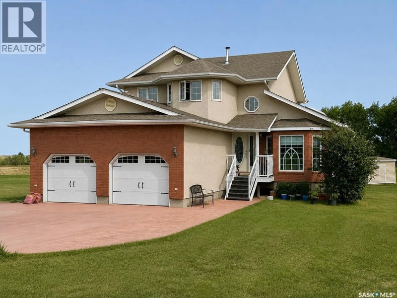 McDonald Acreage, Weyburn Rm No. 67, Saskatchewan, S4H0A0, Weyburn Rm No. 67, Saskatchewan — photo 1 of 5