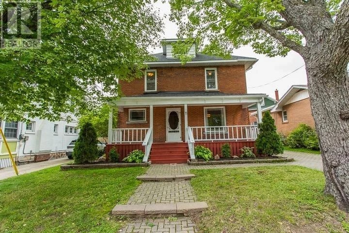 11 The Crescent, Sault Ste. Marie, Ontario, P6B2Y1, Sault Ste. Marie, Ontario — photo 1 of 5